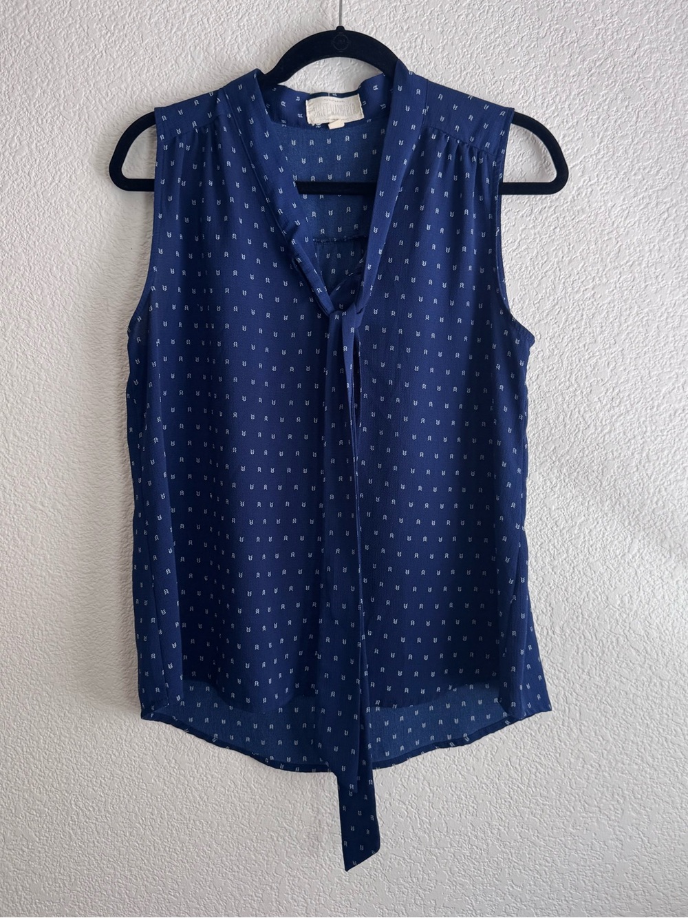Sweet Wanderer Sleeveless Navy Tie-Neck Blouse | Large
